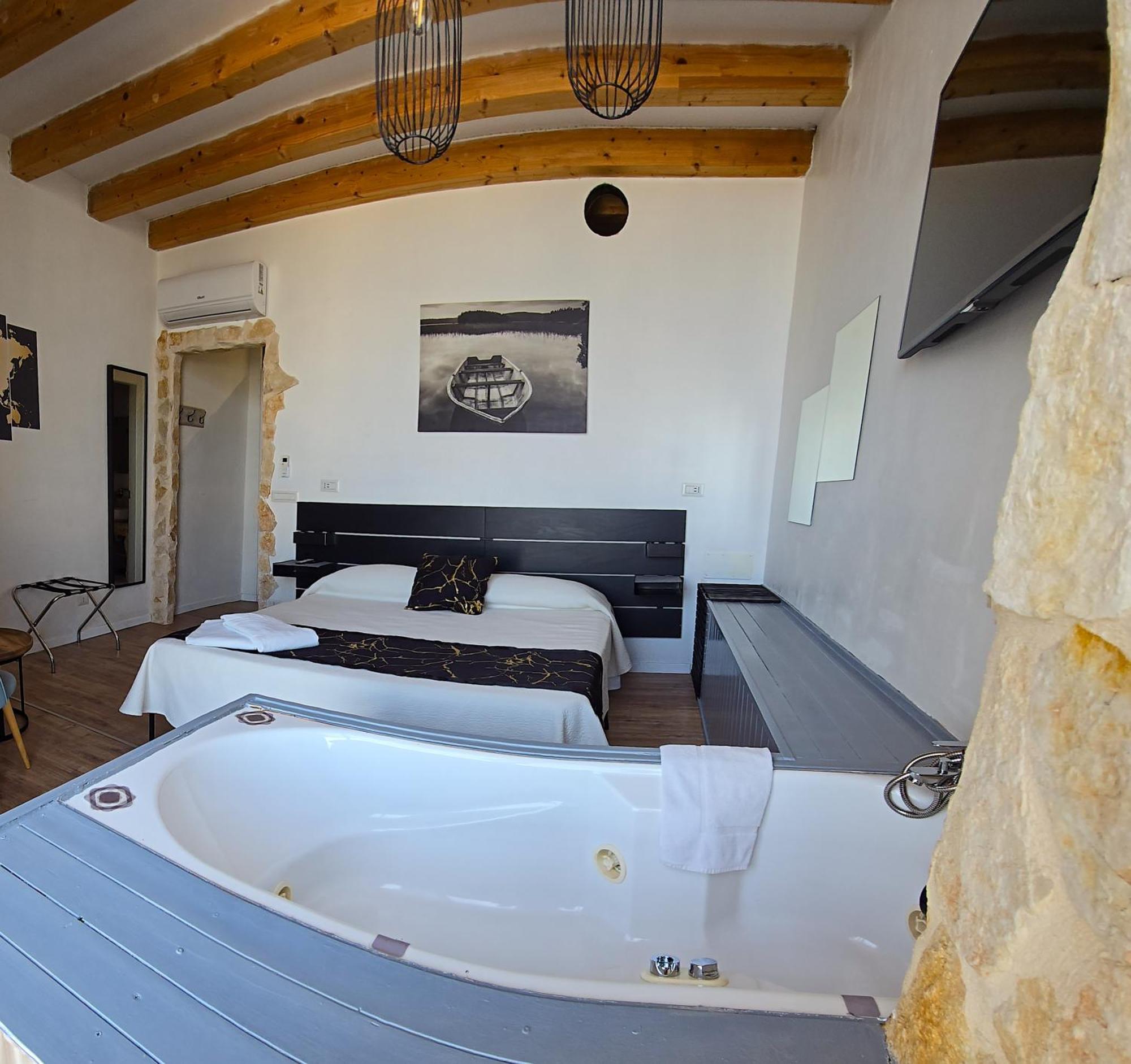 B&B 106 Maison De Charme Mola di Bari Exterior foto